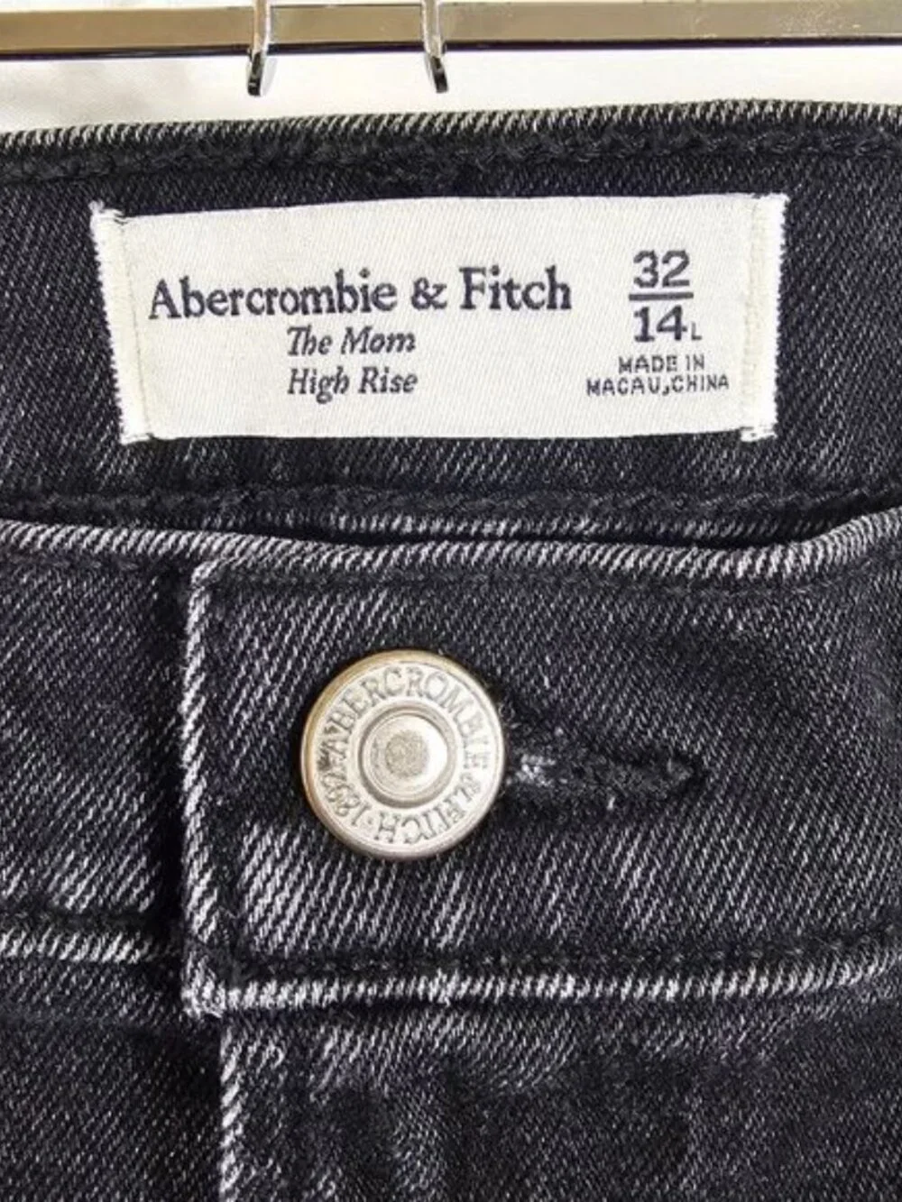 Abercrombie & Fitch The Mom High Rise Jean In Black - Size 14L - Picture 2 of 10